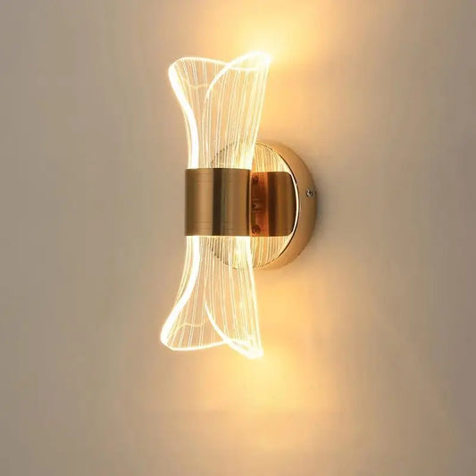 Goldene Acryl-Wandlampe